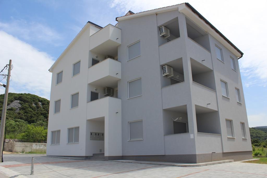 Apartments Petrusic Supetarska Draga Buitenkant foto